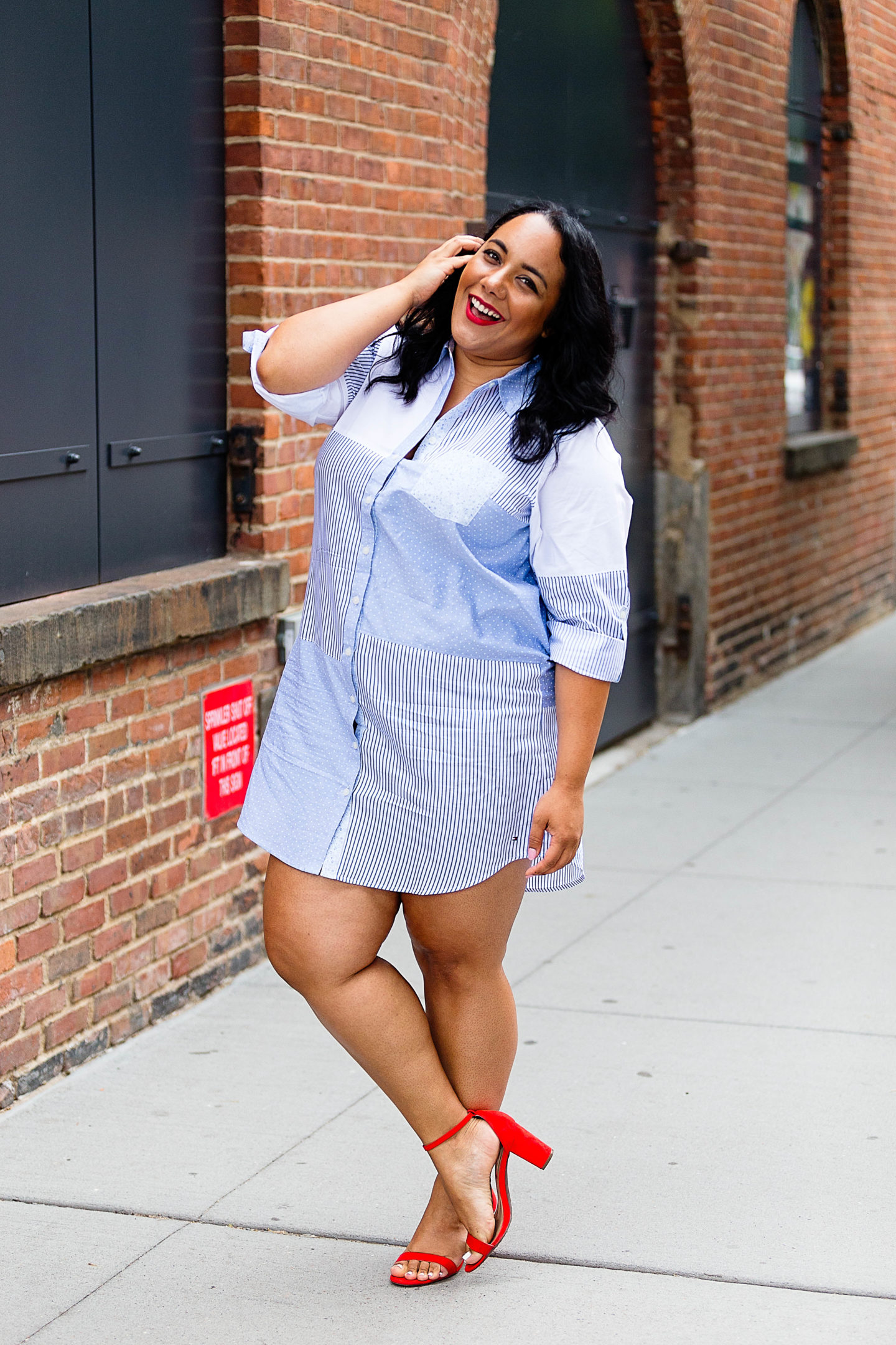 Amy Stretten, The Chief of Style, rocking a collard shirt dress is from Tommy Hilfiger by Macy's. It's a perfect plus size brunch outfit!